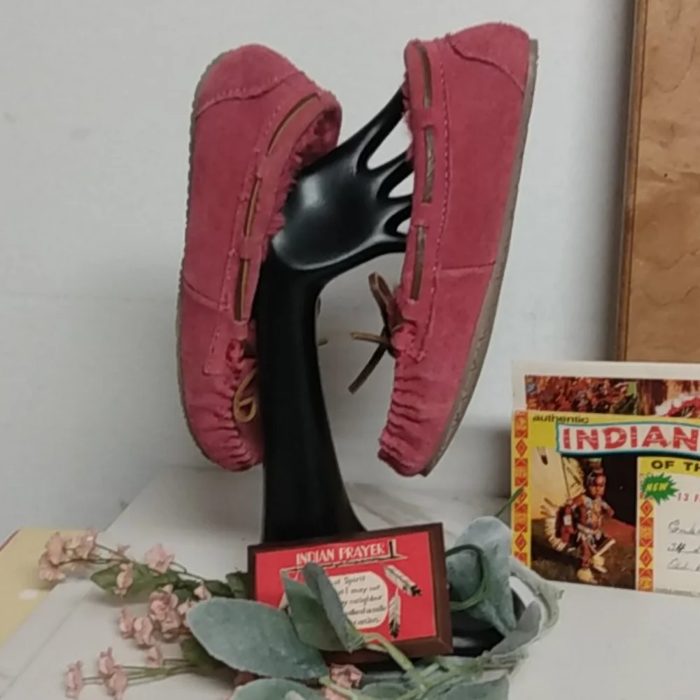 Bubble Gum Pink Minnetonka Moccasins Girls size 2